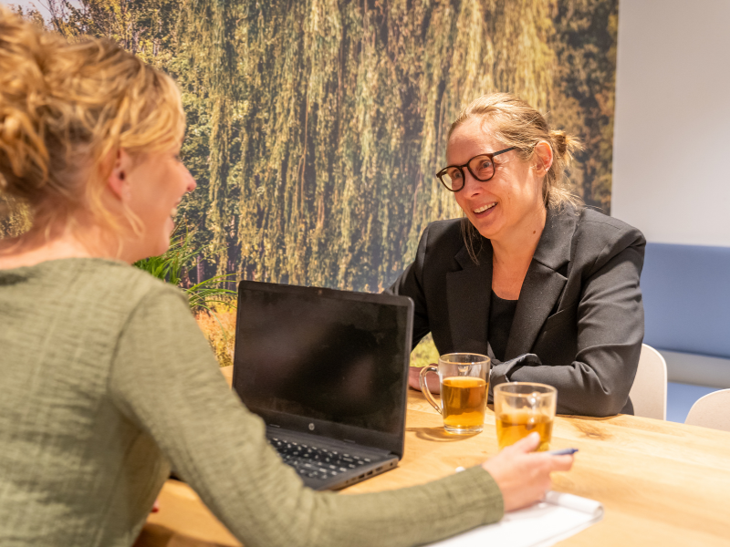 Medwerkers in overleg